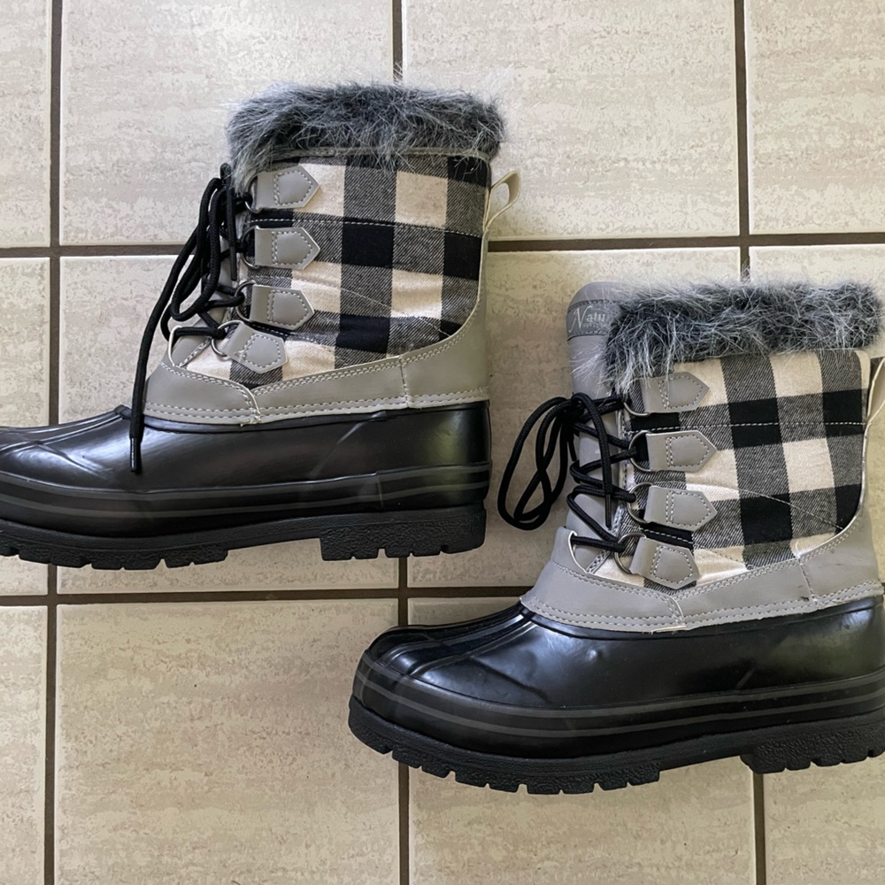 ✔️SOLD Natural Reflections winter boots